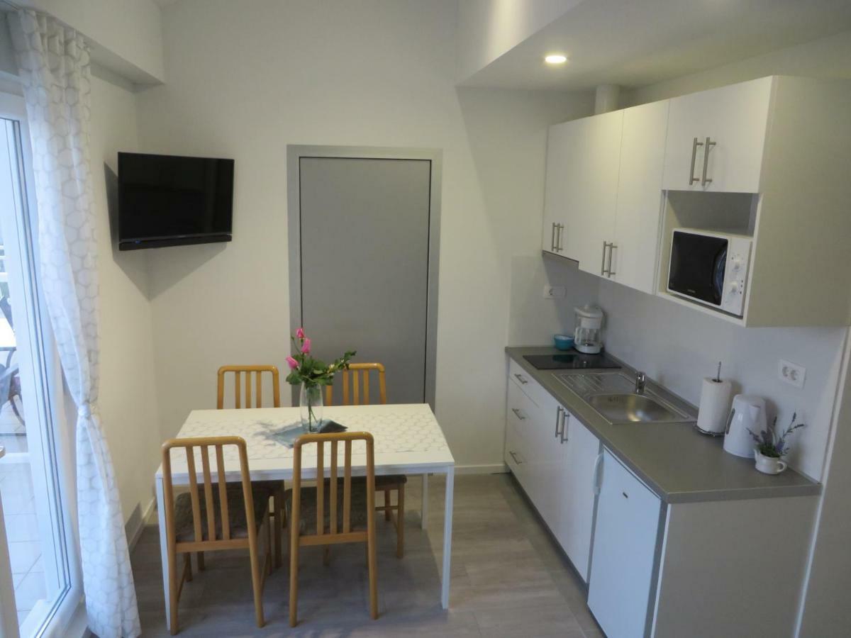 Apartmani Raos Dugi Rat Exterior photo